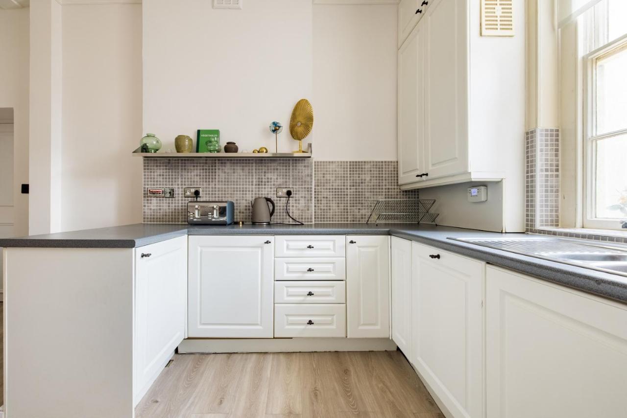 Ferienwohnung The Sussex Garden Retreat - Elegant 2BDR Flat London Exterior foto