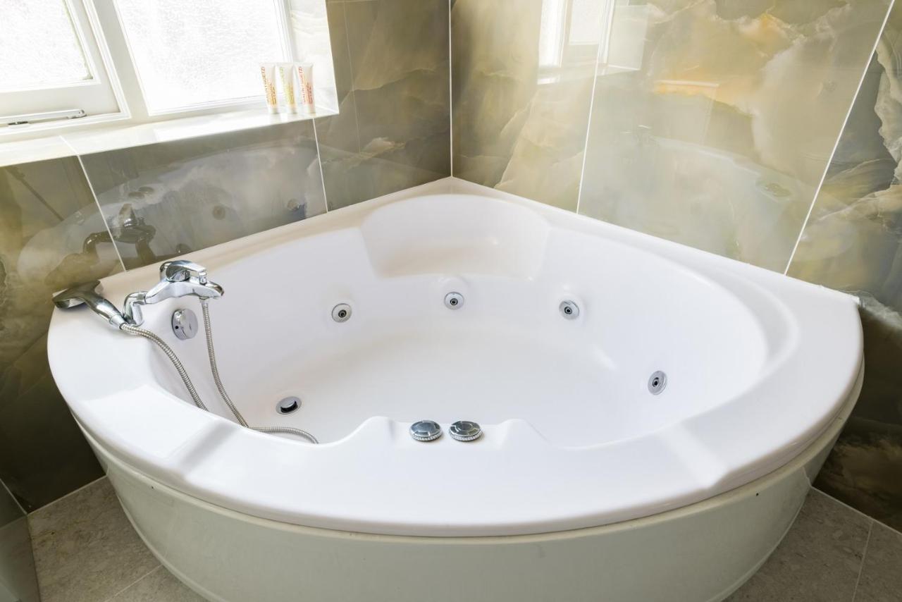 Ferienwohnung The Sussex Garden Retreat - Elegant 2BDR Flat London Exterior foto